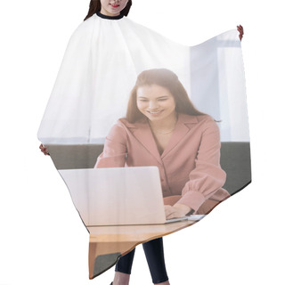 Personality  Beautiful Smiling Businesswoman Ordering Delivery With Laptop At Table Hair Cutting Cape
