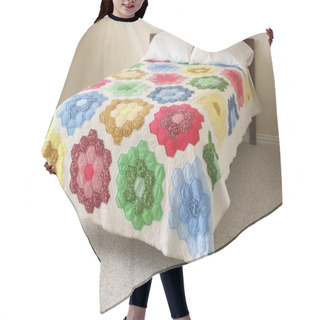 Personality  Bed With Quilt Hair Cutting Cape