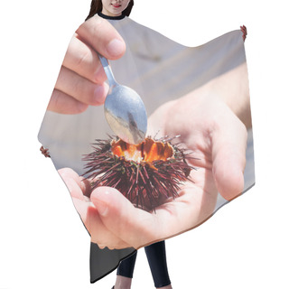 Personality  Man Holding A Sea Urchin For Eating It On The Beach Hair Cutting Cape