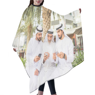 Personality  Group Of Arabian Businessmen With Kandura Meeting Outdoors In UAE - Middle-eastern Men In Dubai Hair Cutting Cape