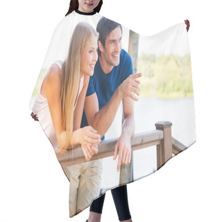 Personality  Loving Couple Leaning At The Wooden Railing Hair Cutting Cape