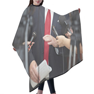 Personality  Business Meeting Conference Journalism Microphones Hair Cutting Cape