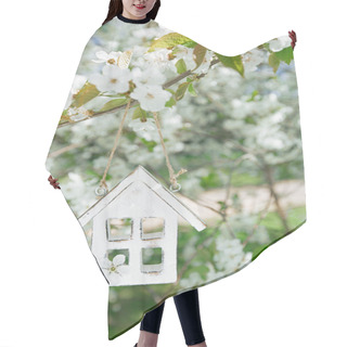 Personality  Little Wooden House Hair Cutting Cape