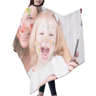 Personality  Happy Mother And Daughter Painting Hair Cutting Cape