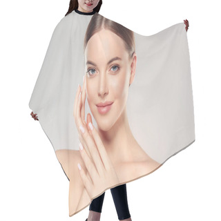 Personality  Woman With Clean Fresh Skin Hair Cutting Cape