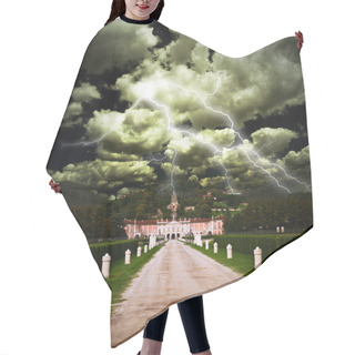 Personality  Ancient Residence And Lightning Hair Cutting Cape