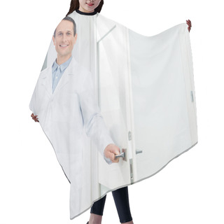 Personality  Doctor Welcoming Patient In Modern Clinic Hair Cutting Cape