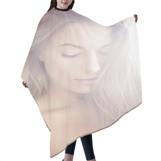 Personality  Beautiful Delicate Woman Hair Cutting Cape