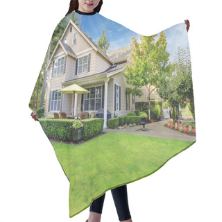 Personality  Large Beige House With Green Grass Hair Cutting Cape