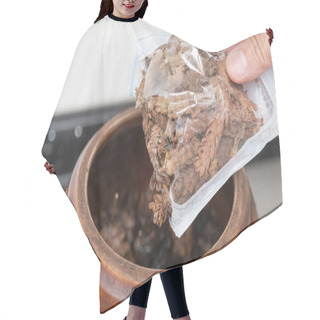 Personality  Putting Bag Of Herbal To An Enamel Pot To Decoct Herbal Medicine Hair Cutting Cape