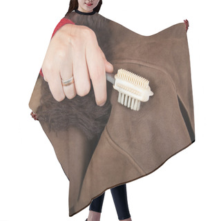 Personality  Cleaning A Sheepskin With Whisk Broom Hair Cutting Cape