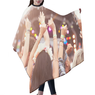 Personality  Audience At A Music Festival Hair Cutting Cape
