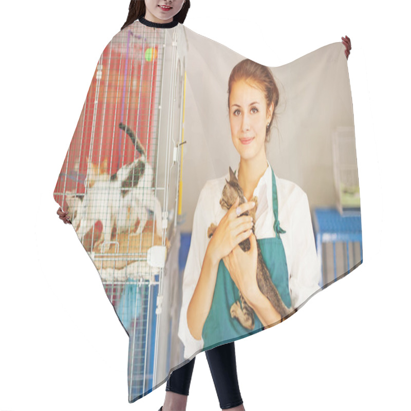 Personality  Woman In Animal Shelter Hair Cutting Cape