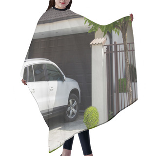 Personality  White Car In Front Of The House Hair Cutting Cape