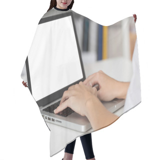 Personality  Business Woman Hands Using Laptop Hair Cutting Cape