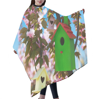 Personality  Bird Houses Hanging On Tree Branches Outdoors Hair Cutting Cape