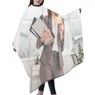 Personality  Cropped View Of Businesswoman Holding Folders And Sticky Note With Later Lettering In Office  Hair Cutting Cape