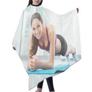 Personality  Smiling Woman Exercising At The Gym Hair Cutting Cape