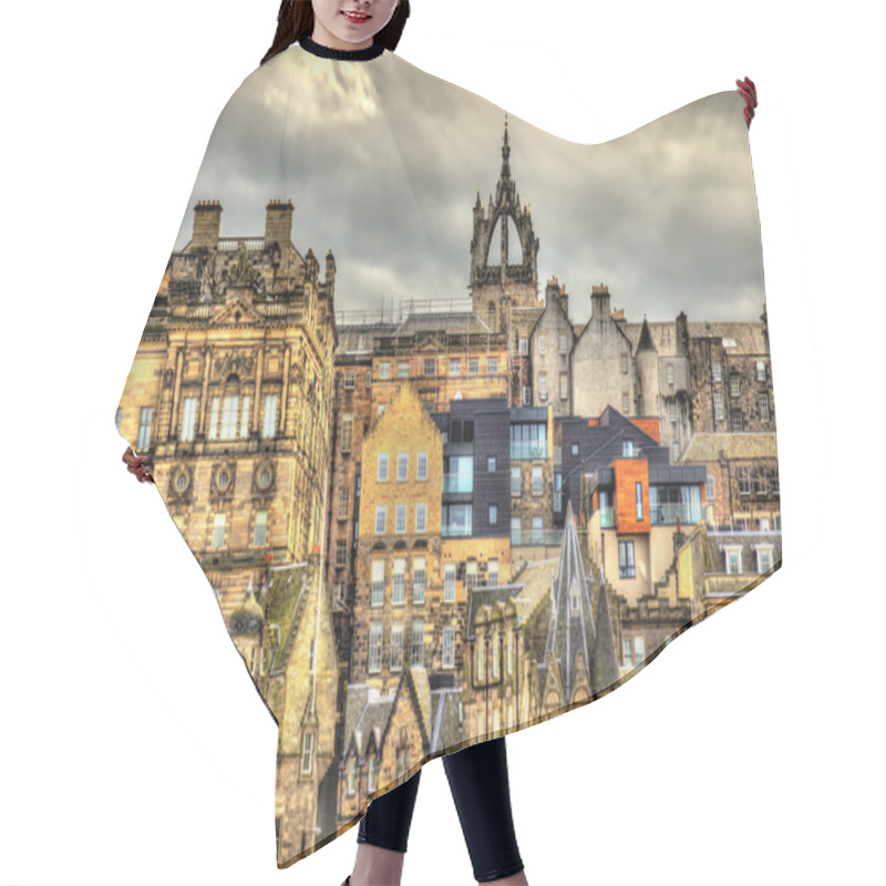 Personality  View Of The City Centre Of Edinburgh - Scotland Hair Cutting Cape