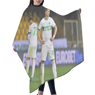 Personality  Filip Djuricic Player Of Sassuolo, During The Match Of The Italian Football League Serie A Between Benevento Vs Sassuolo Final Result 0-1, Match Played At The Ciro Vigorito Stadium In Benevento. Italy, April 12, 2021.  Hair Cutting Cape