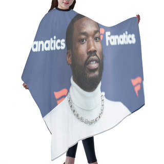 Personality  American Rapper Meek Mill (Robert Rihmeek Williams) Arrives At Michael Rubin's Fanatics Super Bowl Party 2022 Held At 3Labs On February 12, 2022 In Culver City, Los Angeles, California, United States Hair Cutting Cape