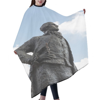 Personality  Thomas Jefferson Statue  Near Museum D'Orsay In Paris, France Hair Cutting Cape