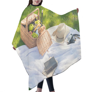 Personality  Picnic Basket And Camera  Hair Cutting Cape
