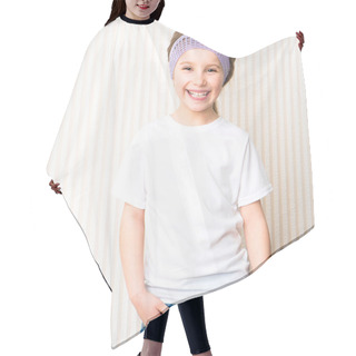 Personality  Ittle Girl In White T-shirt Hair Cutting Cape