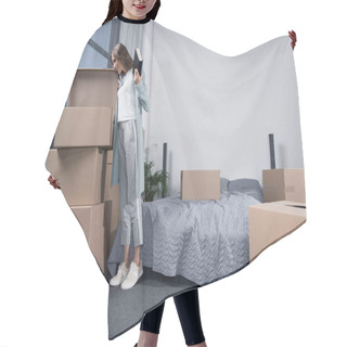 Personality  Woman Unpacking Cardboard Boxes Hair Cutting Cape