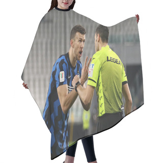 Personality  Ivan Perisic (FC Internazionale) Dispute With The Referee During Italian Football Coppa Italia Match Juventus FC Vs FC Internazionale At The Allianz Stadium In Turin, Italy, February 09, 2021 - Credit: LiveMedia/Claudio Benedetto Hair Cutting Cape