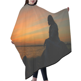 Personality  Lonely Woman Hair Cutting Cape