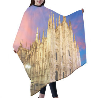 Personality  Milan Cathedral Dome Hair Cutting Cape