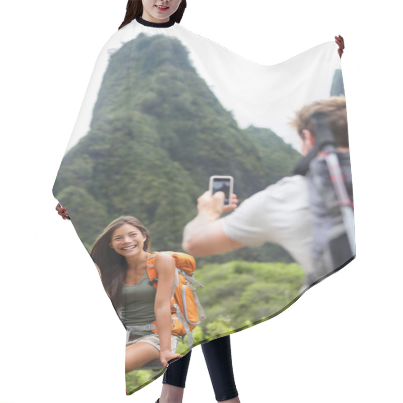 Personality  Couple Taking Photos On Hawaii Hair Cutting Cape