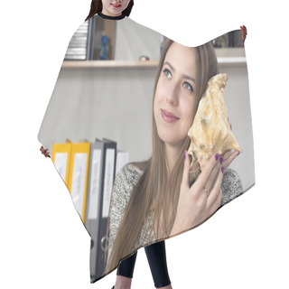 Personality  Dreaming Lady Listening Sea Shell Hair Cutting Cape