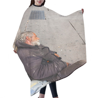 Personality  Homeless Sleeping Hair Cutting Cape