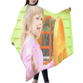 Personality  Little Girl With A Children's Playhouse Hair Cutting Cape