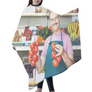 Personality  Seller Man In Fruit Market Shop Hair Cutting Cape