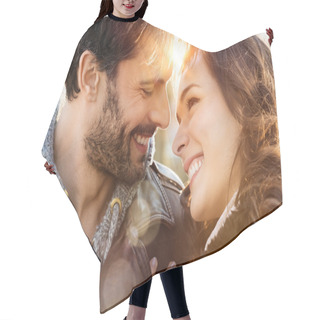 Personality  Loving Couple Outdoor Smiling Hair Cutting Cape