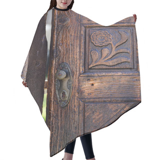 Personality  Wooden Door Hair Cutting Cape