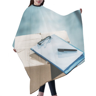 Personality  Empty Cargo Declaration On Cardboard Package Hair Cutting Cape