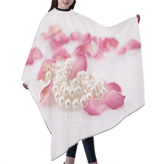 Personality  Pearl Beads And Red Roses Petals Hair Cutting Cape