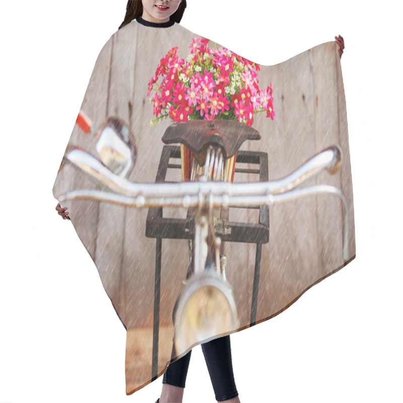 Personality  Artificial Flowers On Bicycle In Rainy Day Hair Cutting Cape