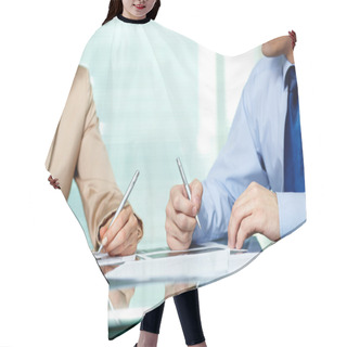 Personality  Making Business Notes Hair Cutting Cape