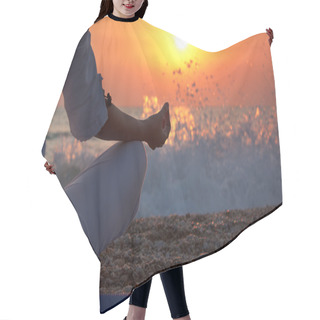 Personality  Yoga Details Woman Hand Hair Cutting Cape