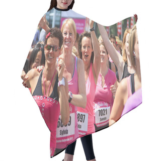 Personality  Runners Cheering And Smiling Hair Cutting Cape