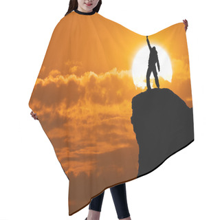Personality  Man On Top Of Mountain Hair Cutting Cape