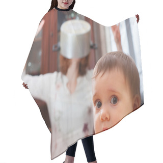 Personality  Scared Baby Against Crazy Mother Hair Cutting Cape