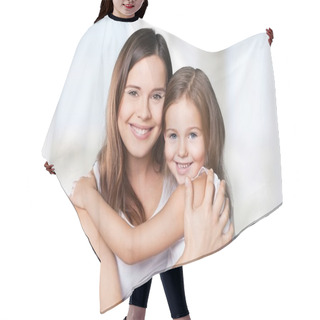 Personality  Mother And Daughter Hugging   Hair Cutting Cape