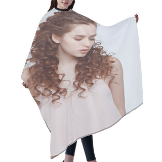 Personality  Attractive Young Woman Hair Cutting Cape