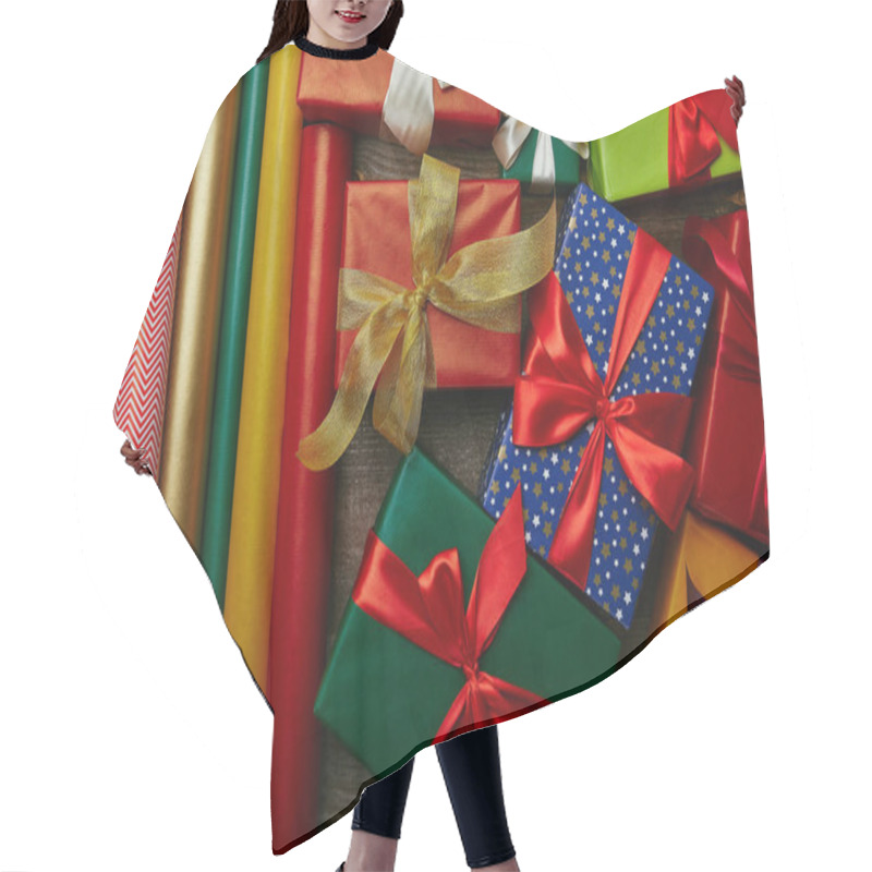 Personality  top view of arrangement of various wrapping papers and new year presents with ribbons on wooden tabletop hair cutting cape